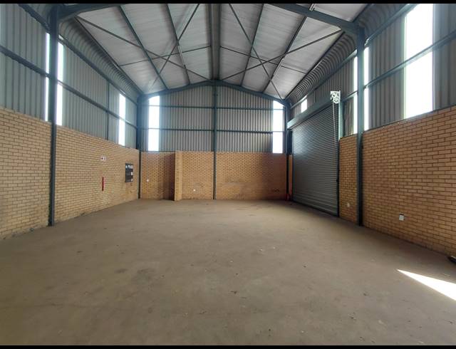 272M² WAREHOUSE TO LET IN CLAYVILLE